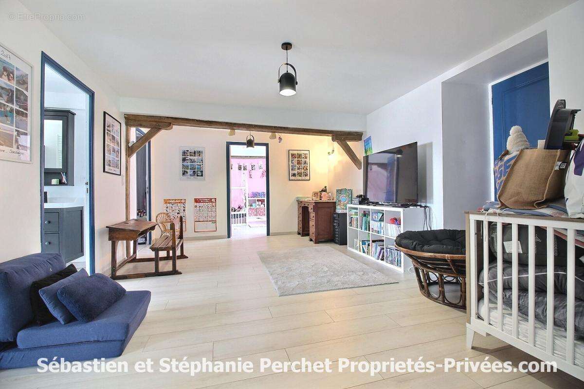 En exclusivité - Corps de ferme  362 m² - 8 chambres -terrain 1,2 ha - granges 500 m² - photo 7