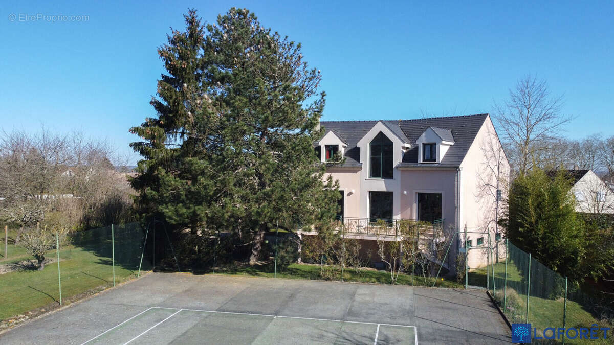 Maison à LA QUEUE-LES-YVELINES