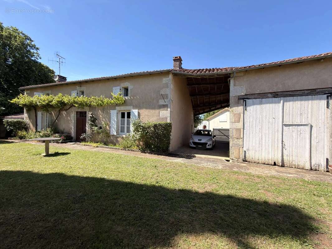Maison à NANTEUIL-EN-VALLEE