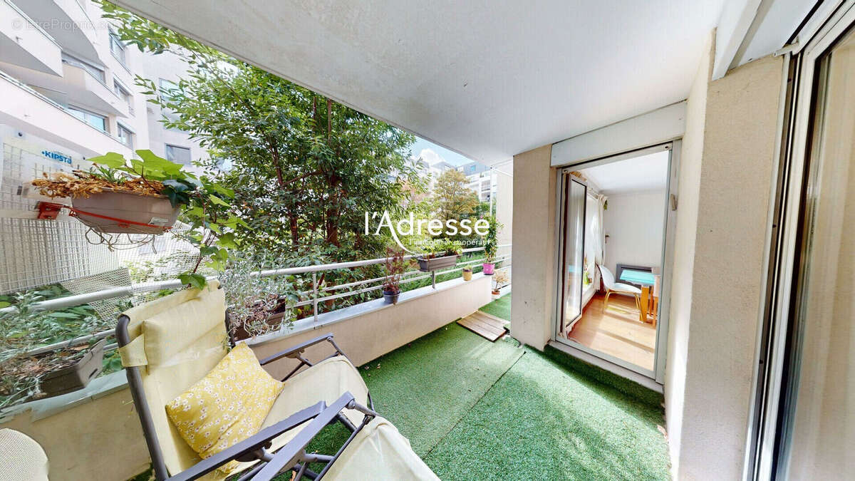 Appartement à CHARENTON-LE-PONT