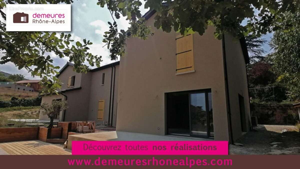 Terrain à PONTCHARRA-SUR-TURDINE