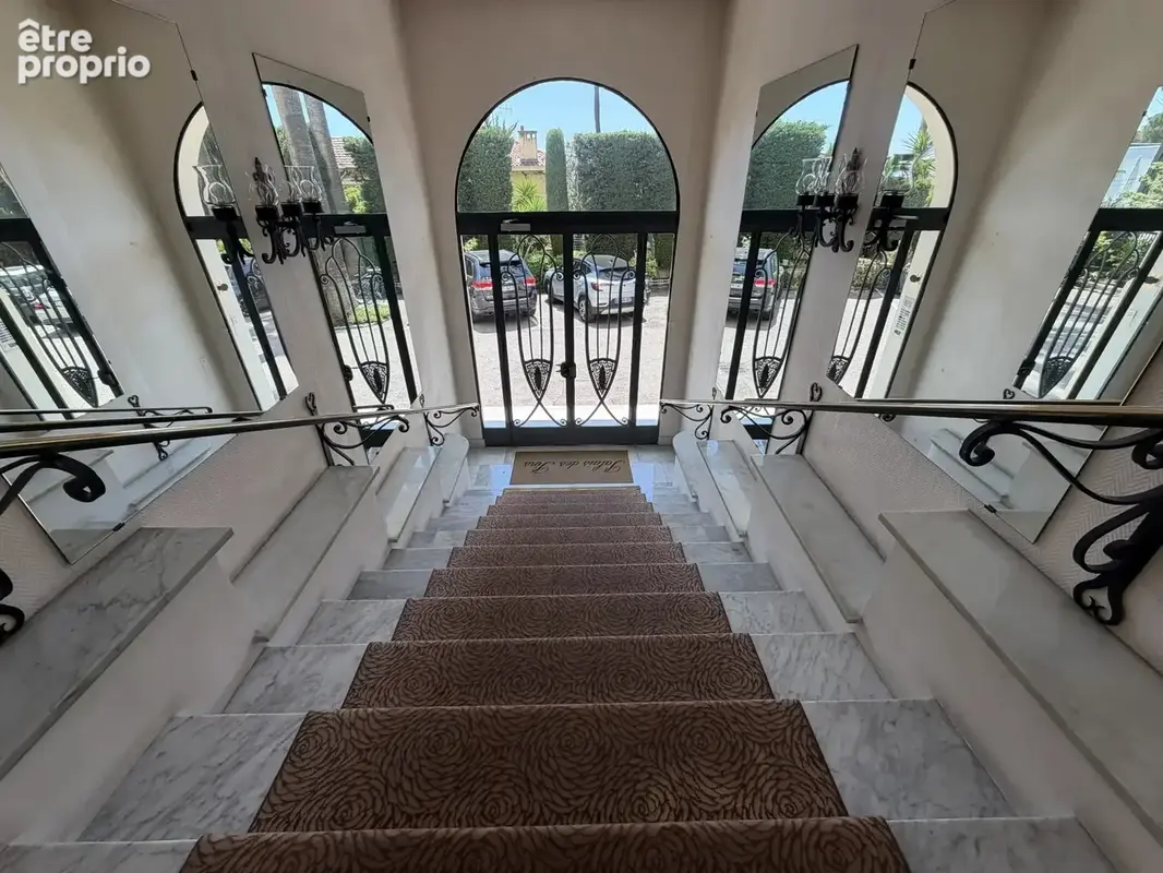 Cannes – Appartement rénové de 56 m² vendu meublé - photo 10