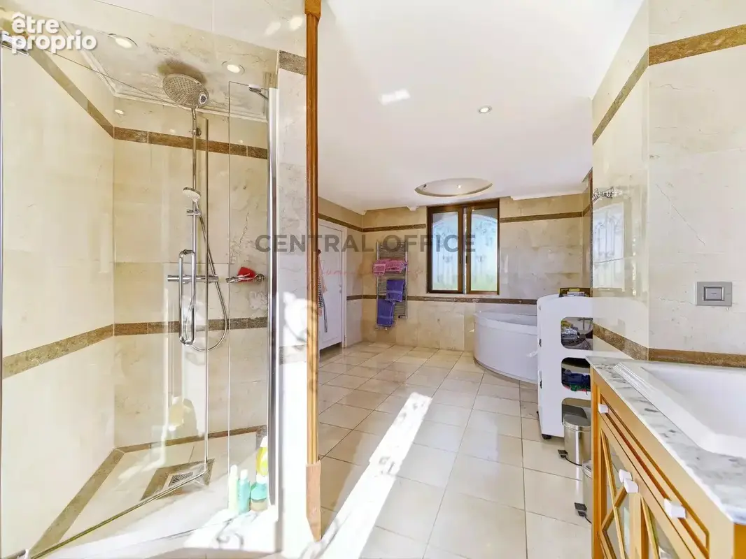 CAP D’ANTIBES,  Luxueuse propriété au sein d’un domaine privé sur le versant ouest - photo 11