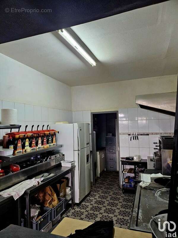 Photo 3 - Commerce à CORBEHEM