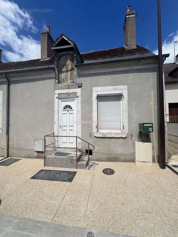 Maison à MEHUN-SUR-YEVRE