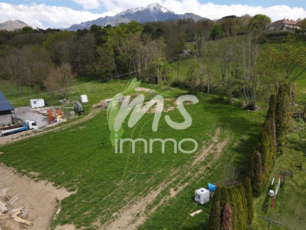 Terrain à CHAUFFAYER