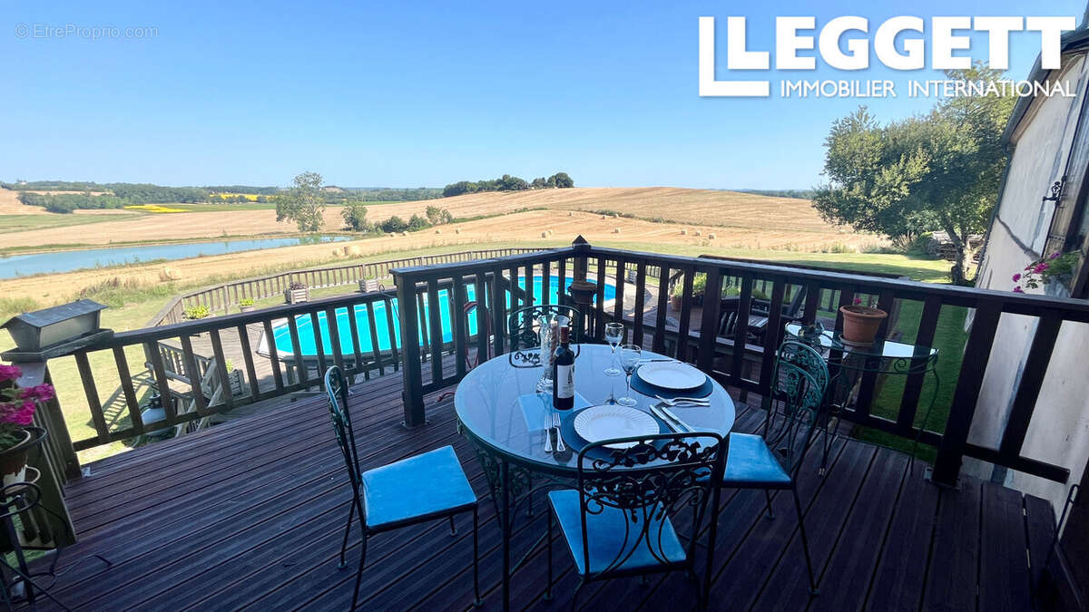 Une élégante maison de campagne de 4 chambres avec vue panoramique et piscine dans un endroit paisible - photo 10