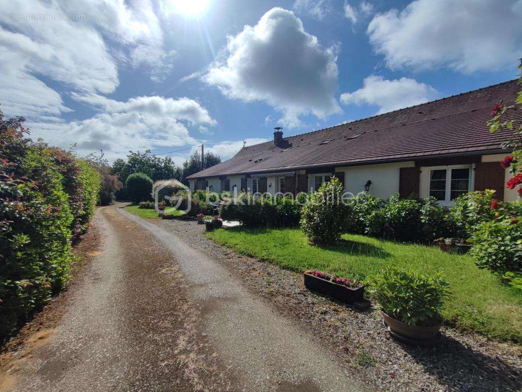 Maison à NEUILLY-SUR-EURE