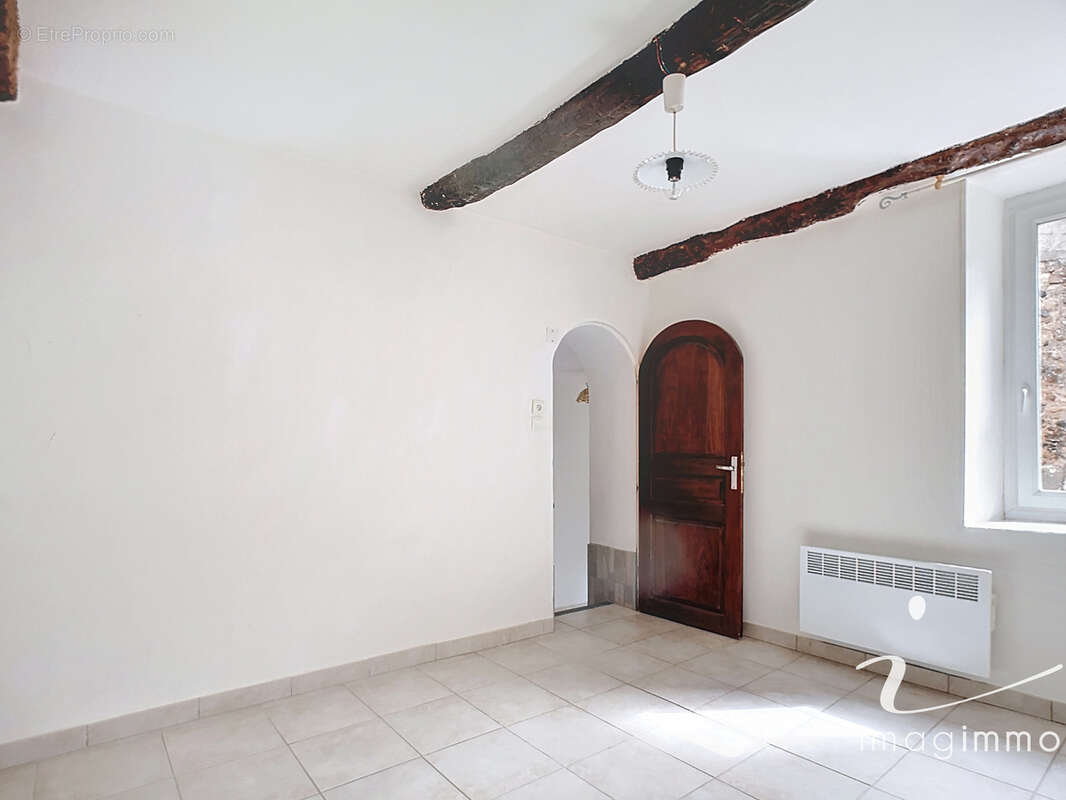 Appartement T2 lumineux avec cour, remise et caves - photo 5