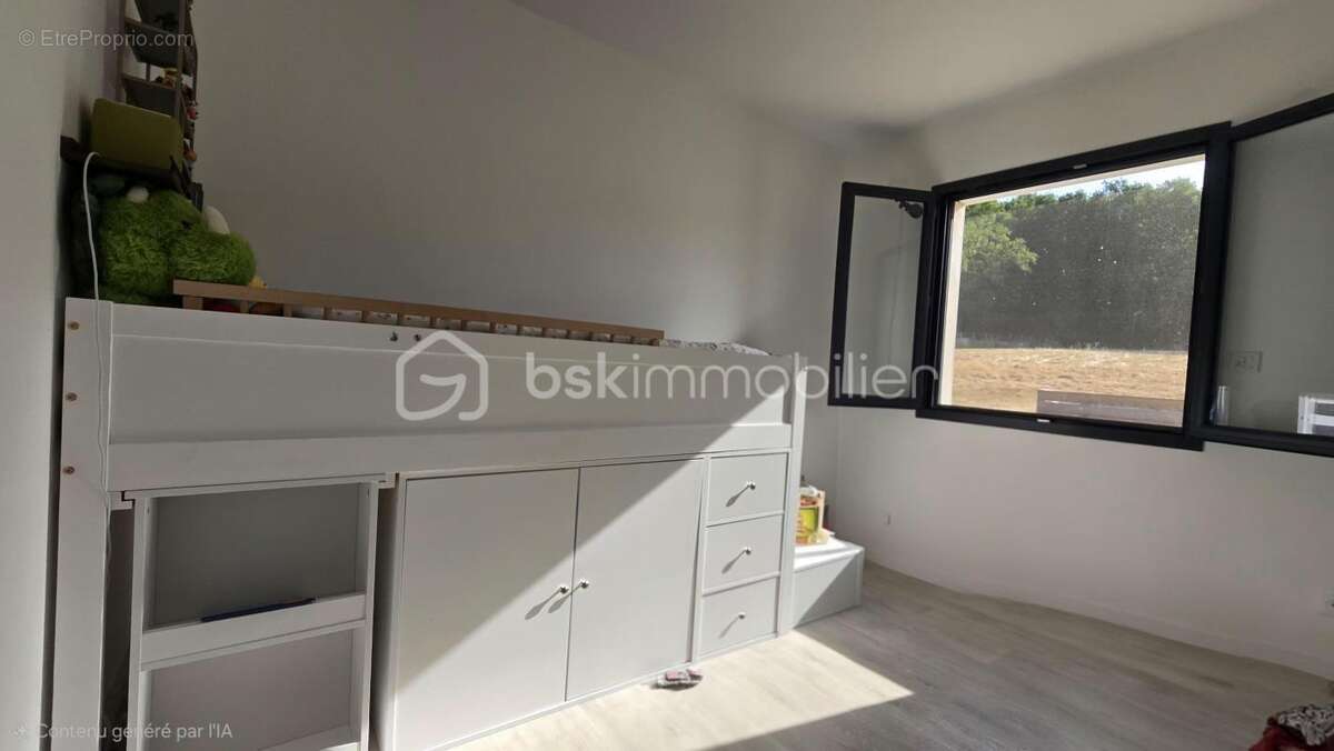 Maison spacieuse de 2019, lumineuse, quatre chambres, bureau, garage, grand terrain agricole - photo 11