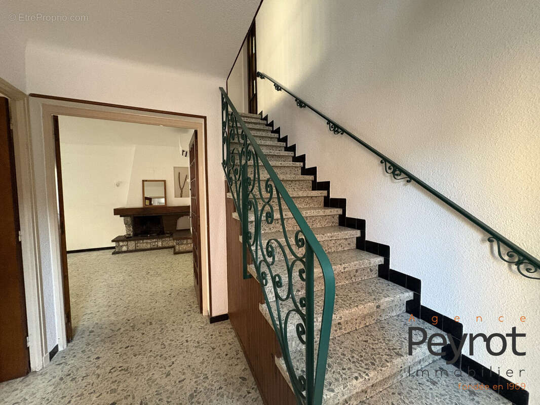 Maison à SAINT-LAURENT-DE-LA-SALANQUE