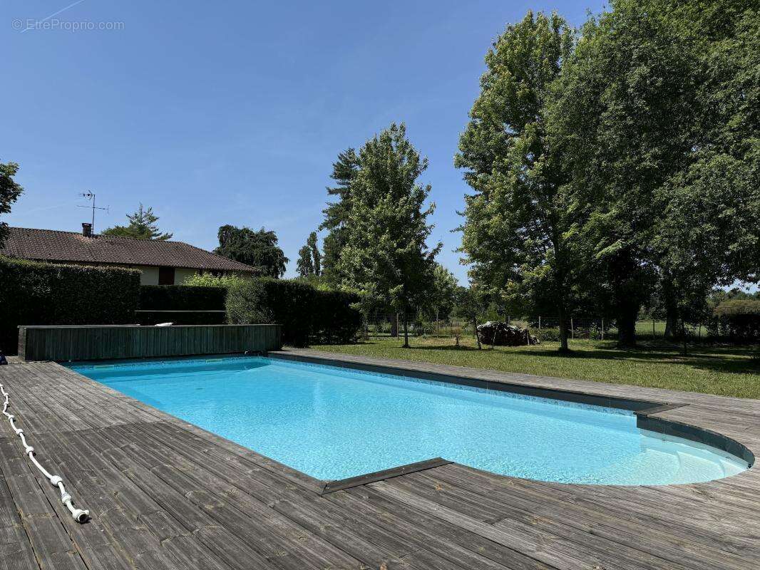 Maison à UCHACQ-ET-PARENTIS