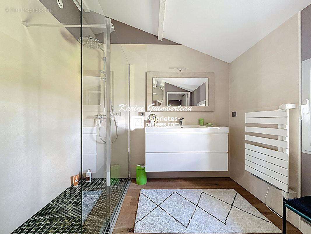 Maison à SAINT-EMILION