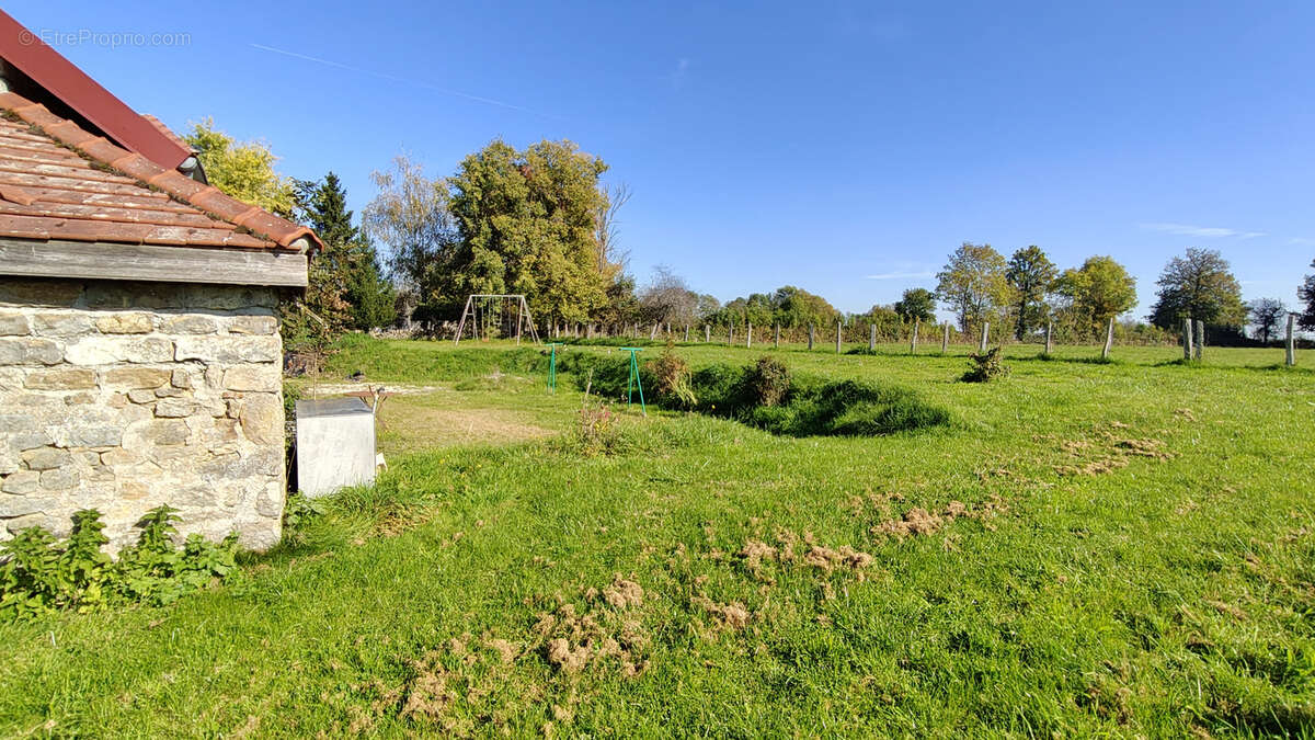 Maison à LONGECOURT-LES-CULETRE