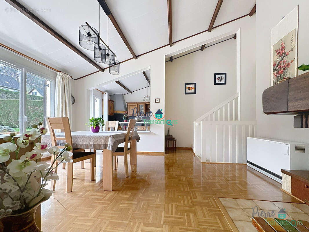 Maison à GRUCHET-LE-VALASSE