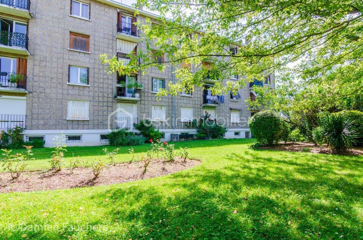 Massy Descartes, Appartement 4 pièces en très bon état, avec balcon, cave et garage ! - photo 14