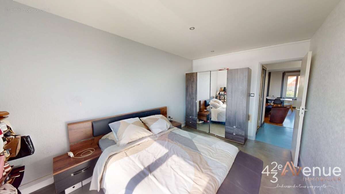 Appartement 91 m² à Saint-Genest-Lerpt  - photo 8