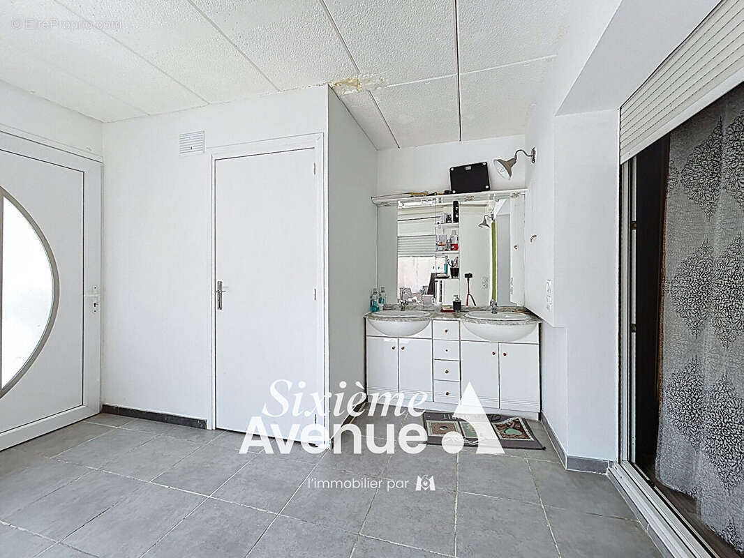 Maison à DECINES-CHARPIEU