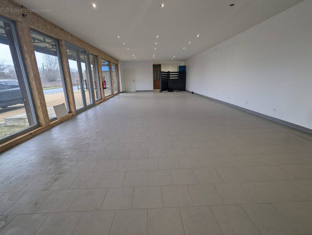 Commerce à WADELINCOURT