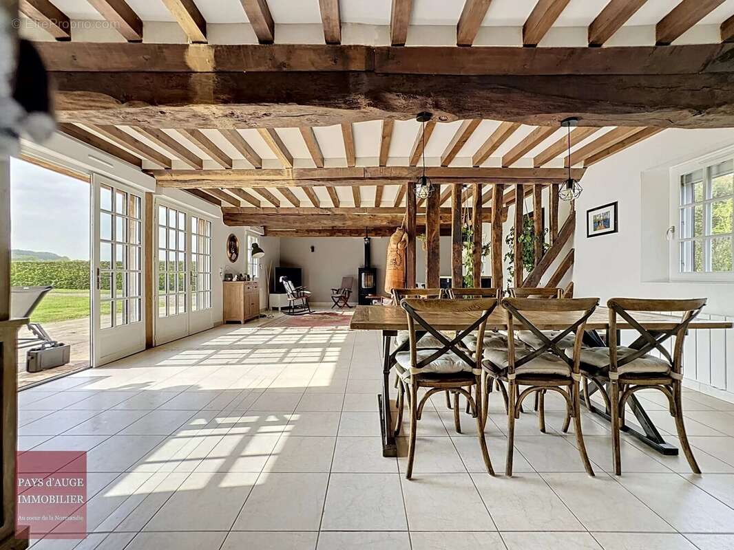 Maison à SAINT-GEORGES-EN-AUGE