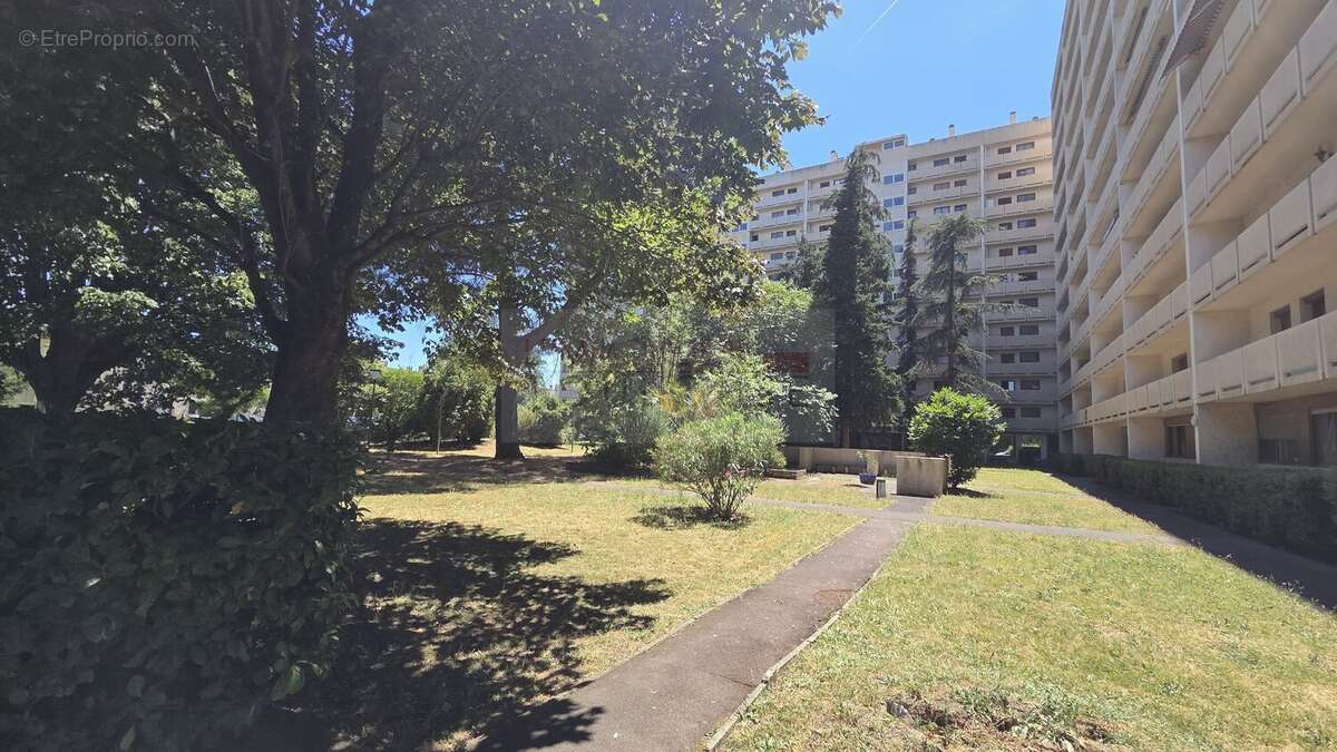 T2 vue panoramique à 2 pas du métro Saouzelong, 2 balcons - photo 8