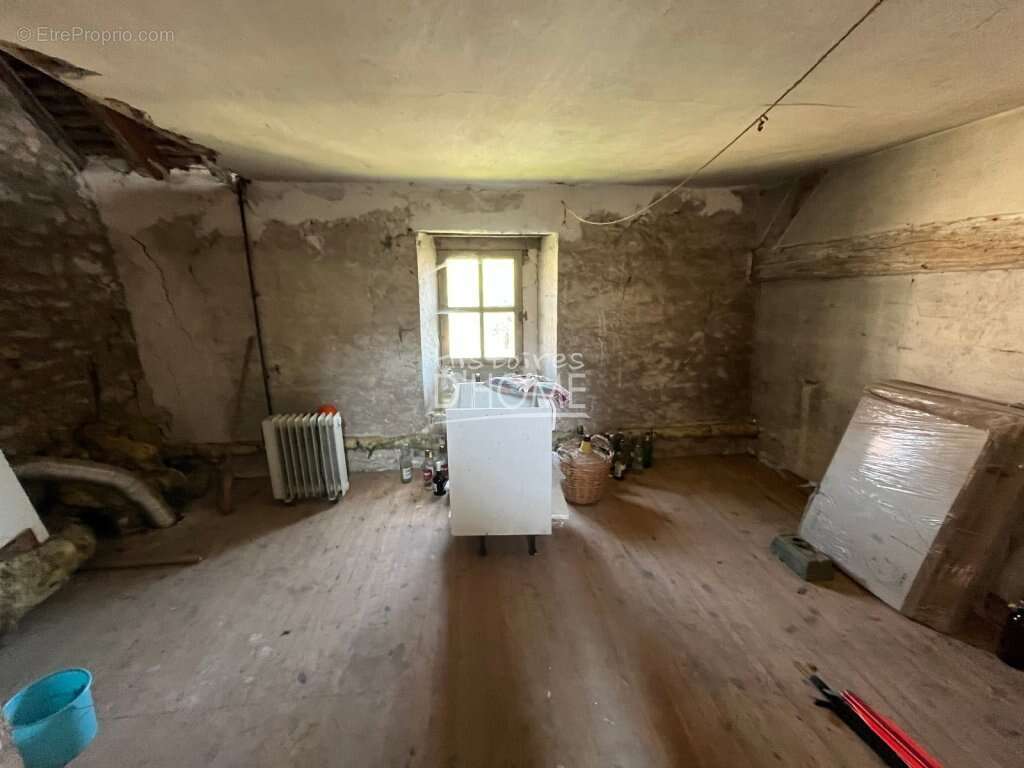 Maison à JOUY-LE-CHATEL