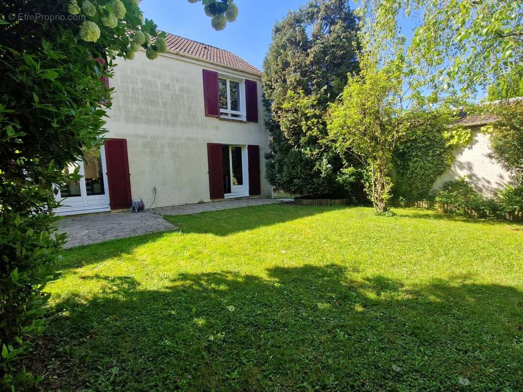 Maison à CHATEAUFORT