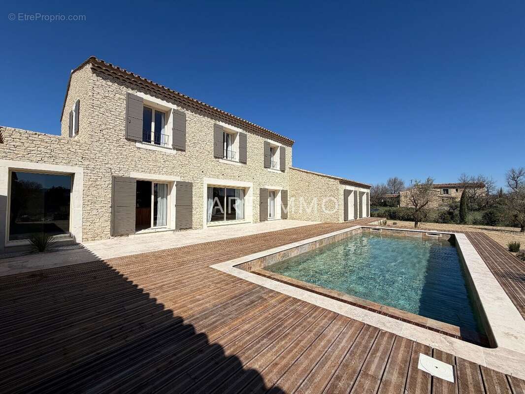 Maison à GORDES