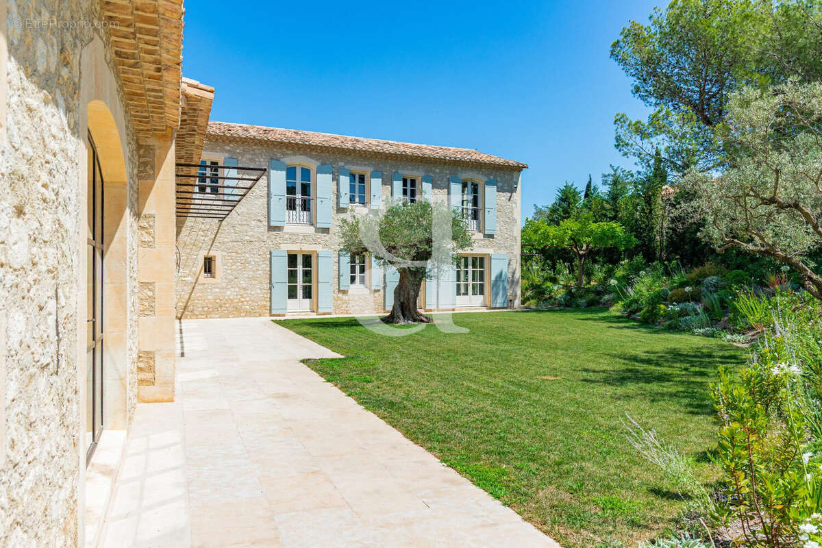 Maison 6 pièces 342 m² à vendre à Eygalieres (13810) - photo 6