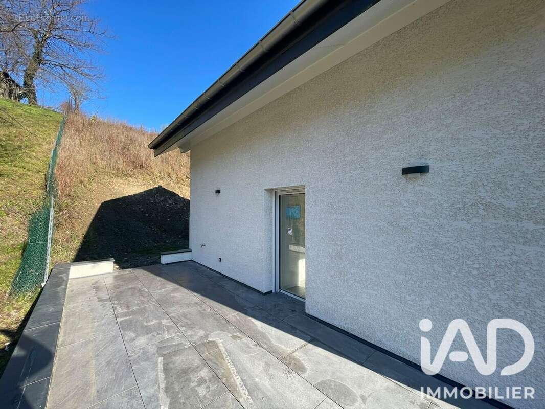 Maison 174 m² à Saint-Avre  - photo 2