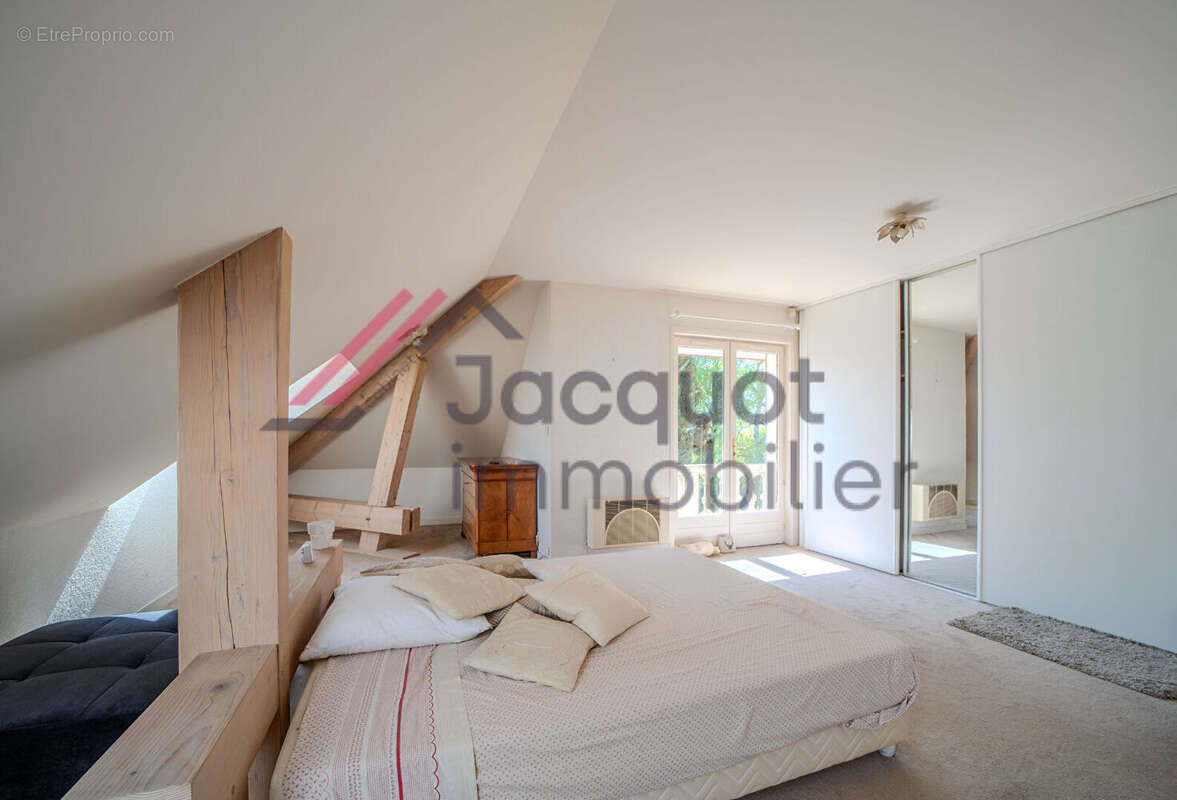 Maison 192 m² à Lons-Le-Saunier  - photo 9