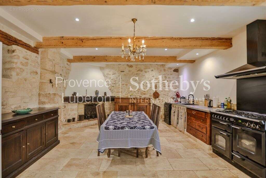 Maison à PERNES-LES-FONTAINES