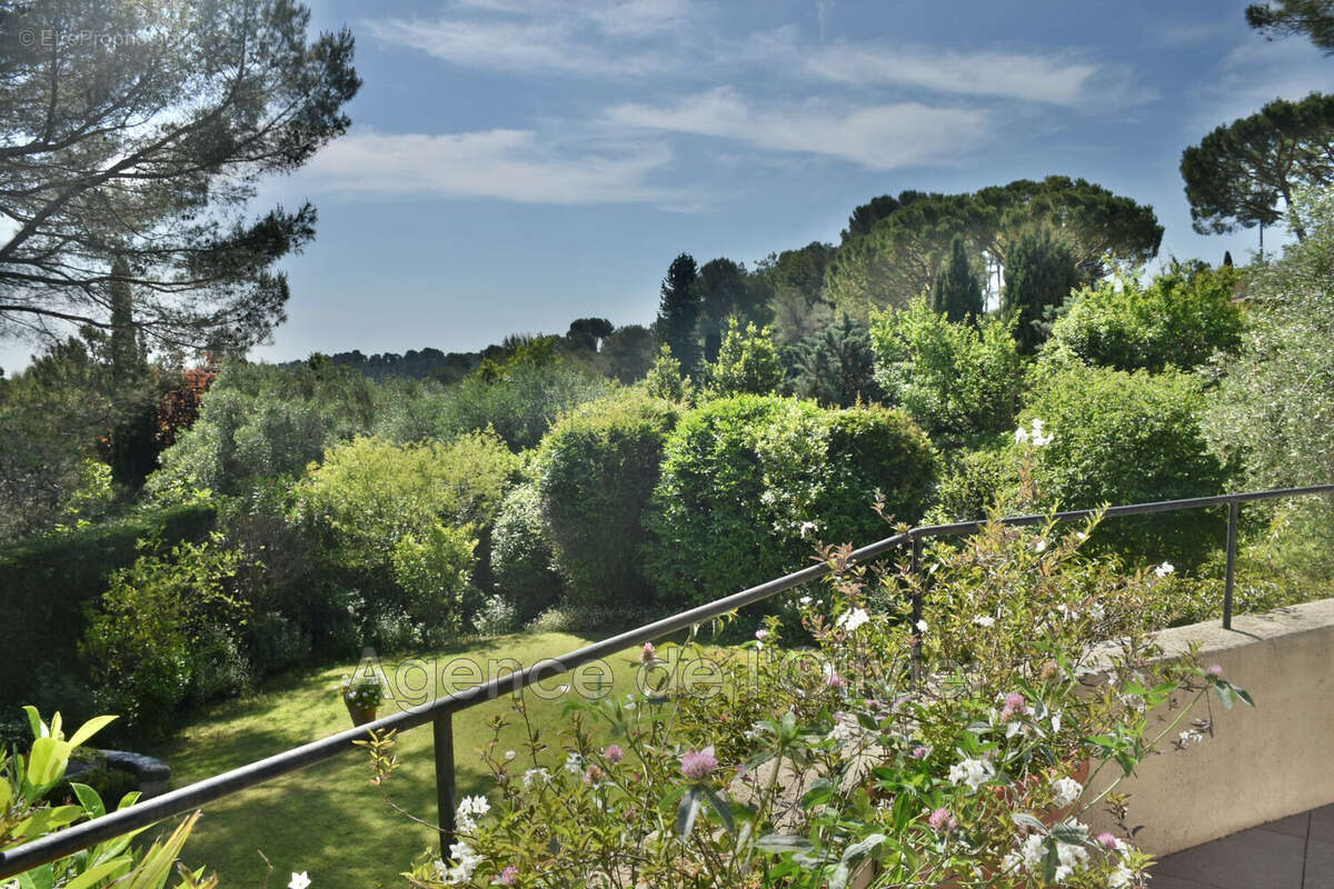 Maison à VALBONNE