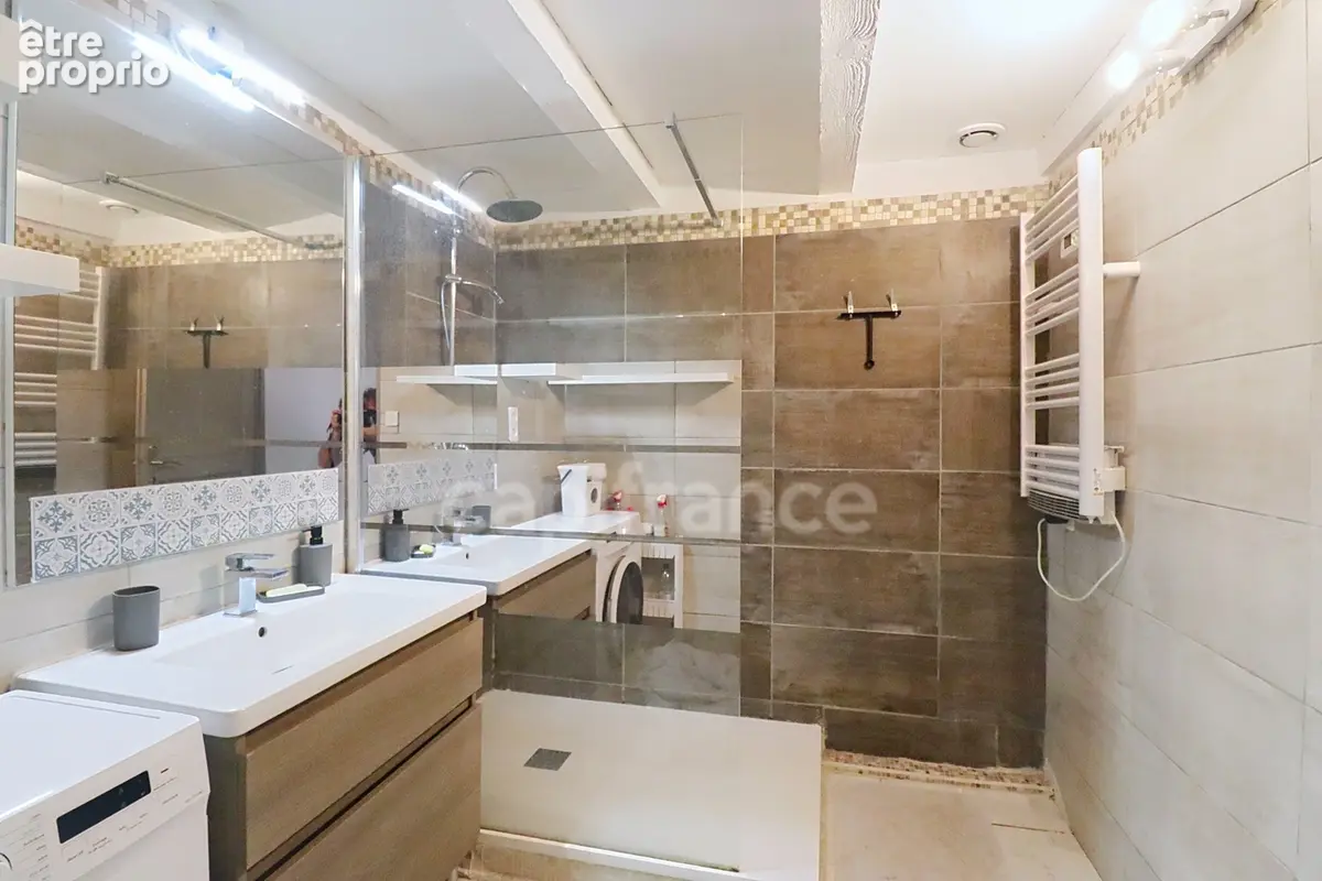 GARD (30) AIGUES−MORTES (30220) intra-muros A vendre appartement T4 ~97 m2, 4 chambres et terrasse de 8.5 m2 - photo 12