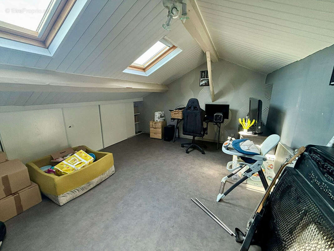 Appartement à SAINT-PRIEST-LA-ROCHE