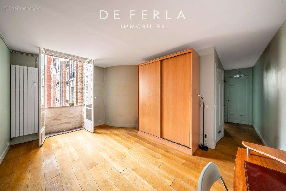 Appartement à PARIS-14E