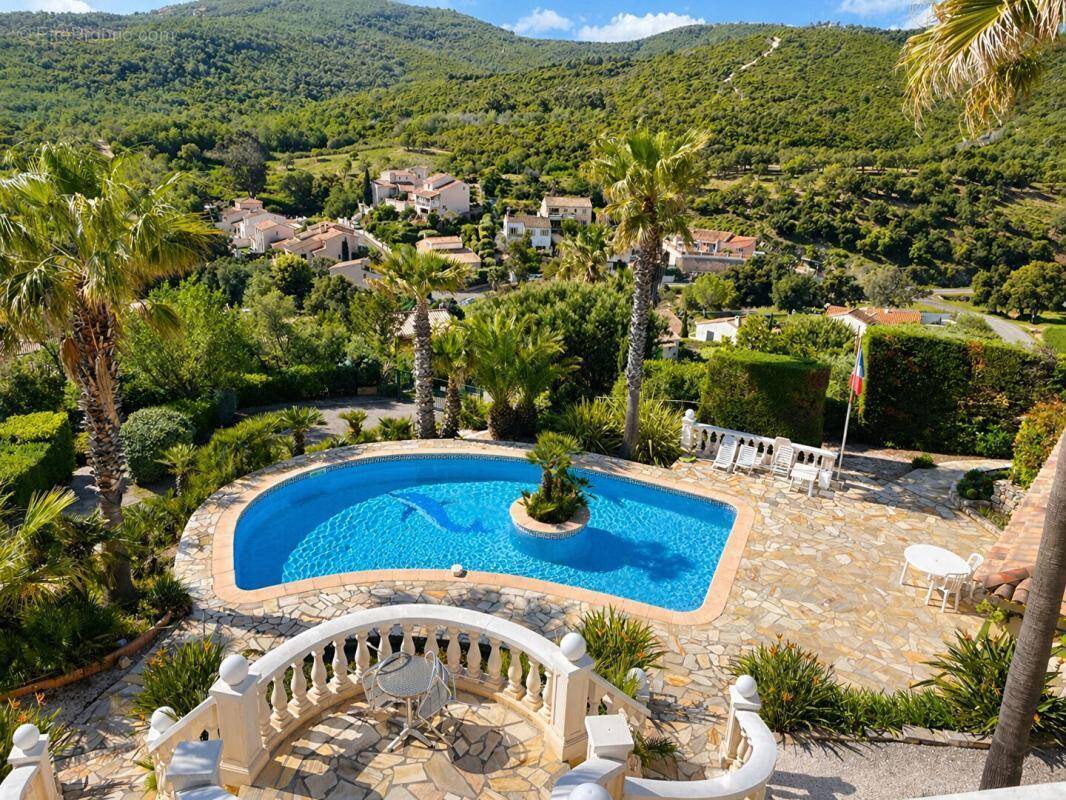 Maison à ROQUEBRUNE-SUR-ARGENS