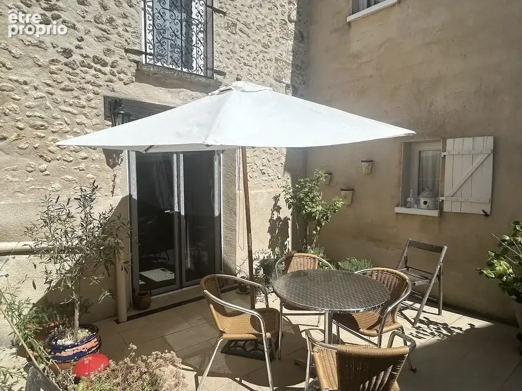 Maison de village rénovée avec gout, 2 chambres, services a 2 pas. - photo 10
