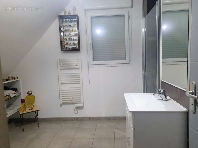 Maison à MESLAY-DU-MAINE