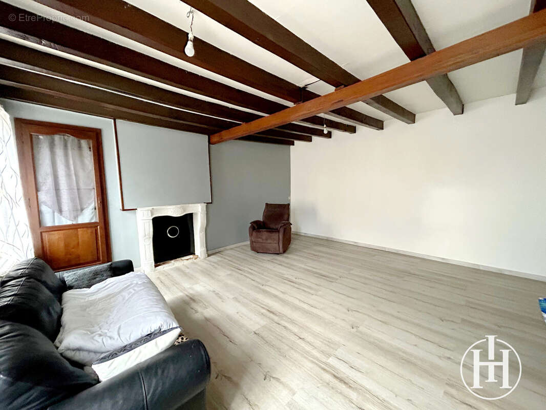 Maison à AINAY-LE-CHATEAU