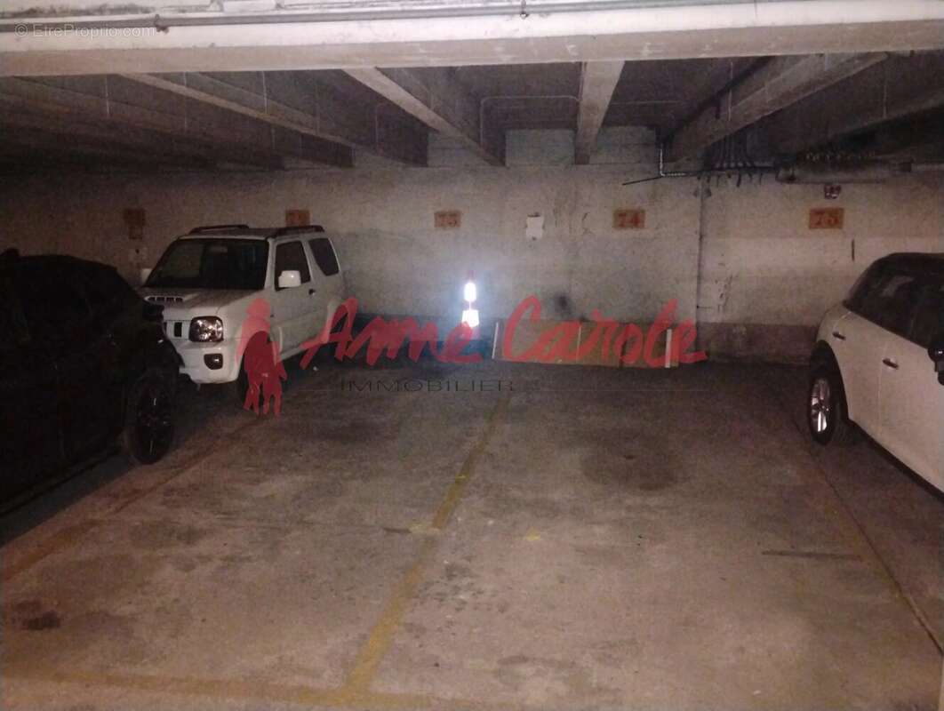 Parking à PARIS-20E