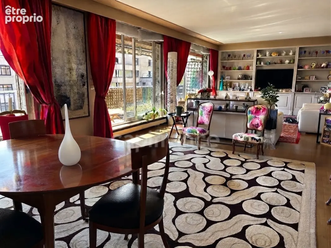 Appartement à PARIS-16E