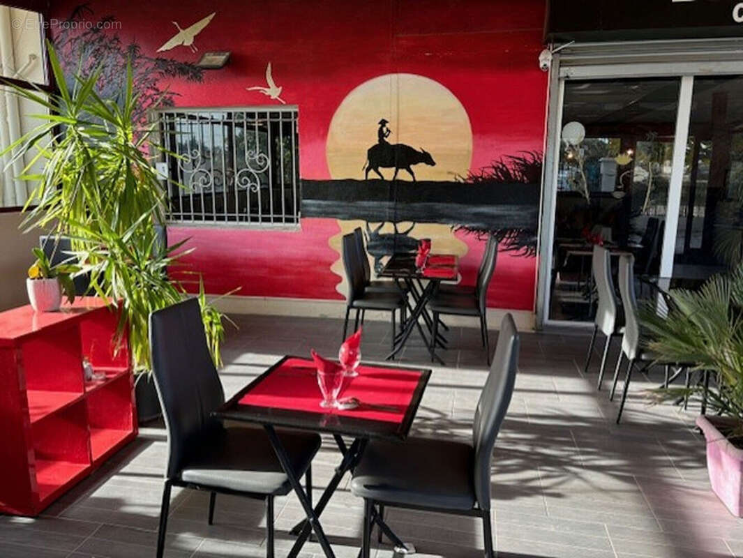 Commerce à LA FARE-LES-OLIVIERS