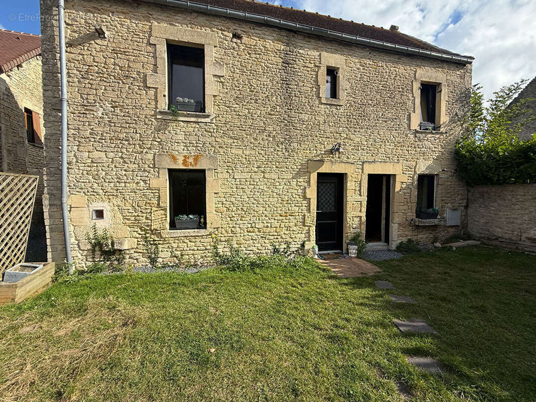 Maison à PERIERS-SUR-LE-DAN