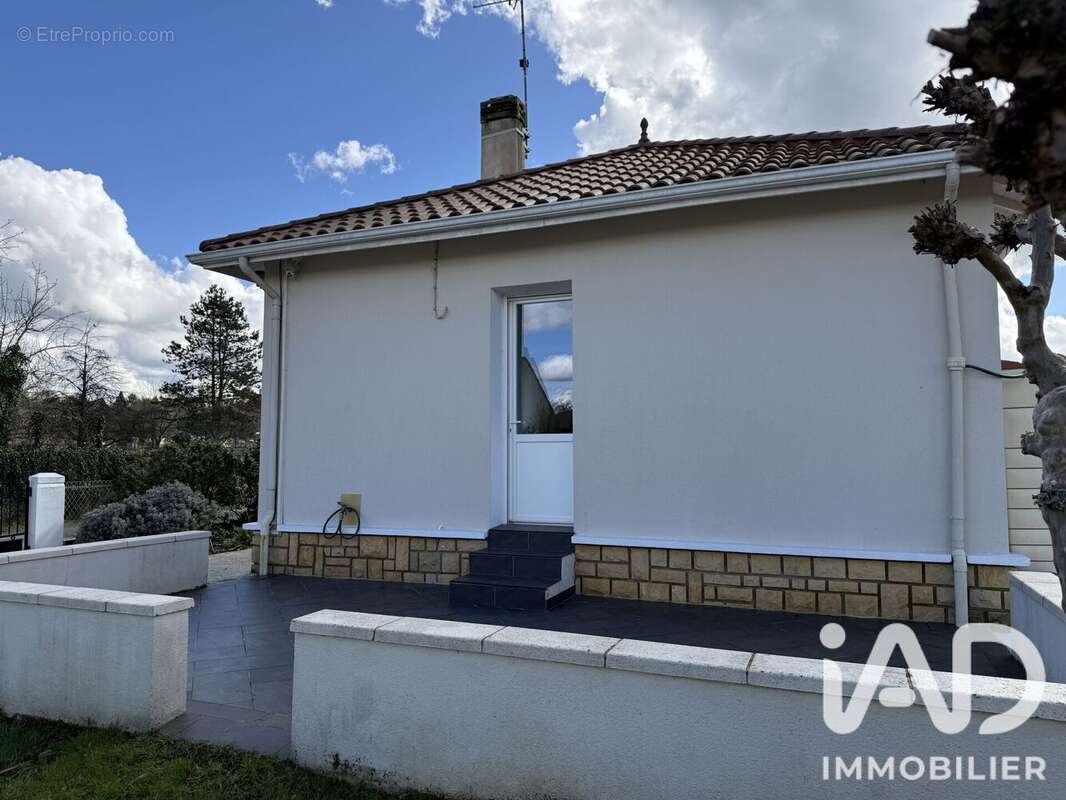 Maison 86 m² à Varennes  - photo 3