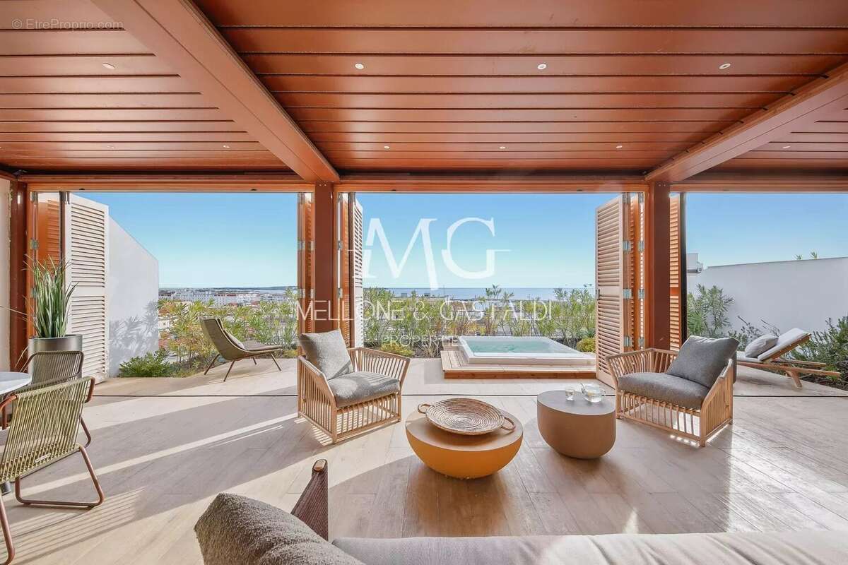 Cannes centre – penthouse d’exception – roof top – vue mer panoramique – 117 m² – 2 parkings - photo 6