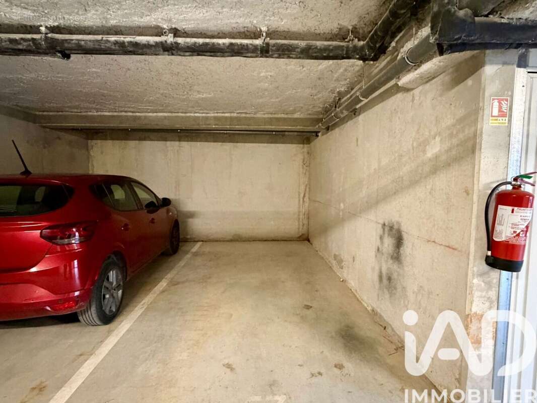 Photo 7 - Parking à AURIOL