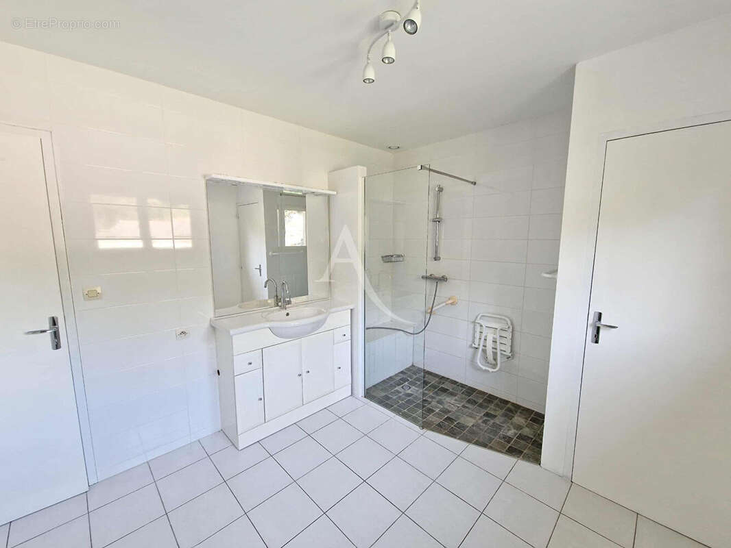 Maison à LOURESSE-ROCHEMENIER