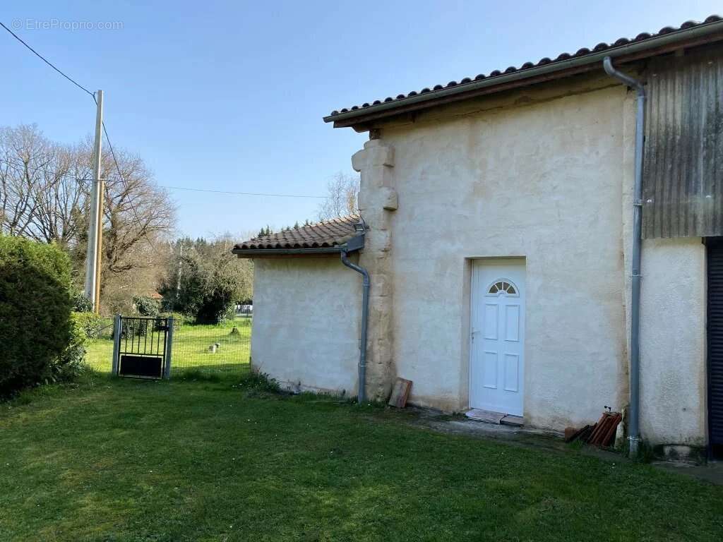 St christoly maison avec appartement sur + d'un hectare - photo 2