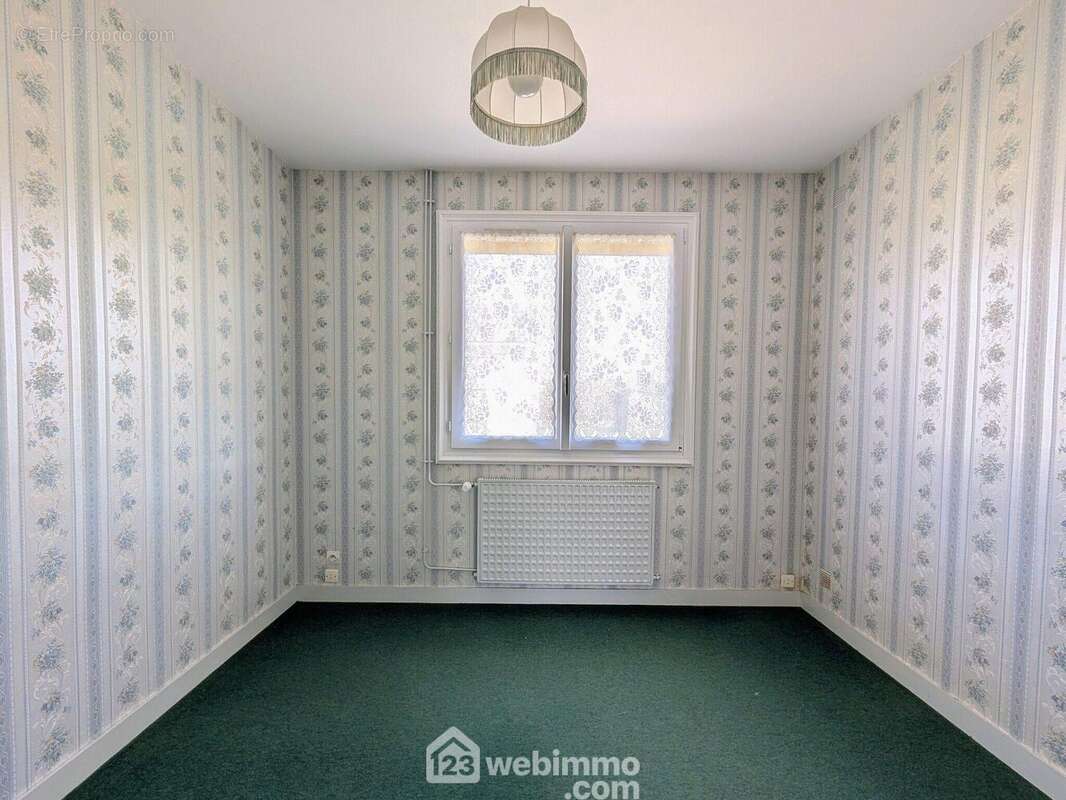 Une première chambre de 9 m²... - Maison à CORNE
